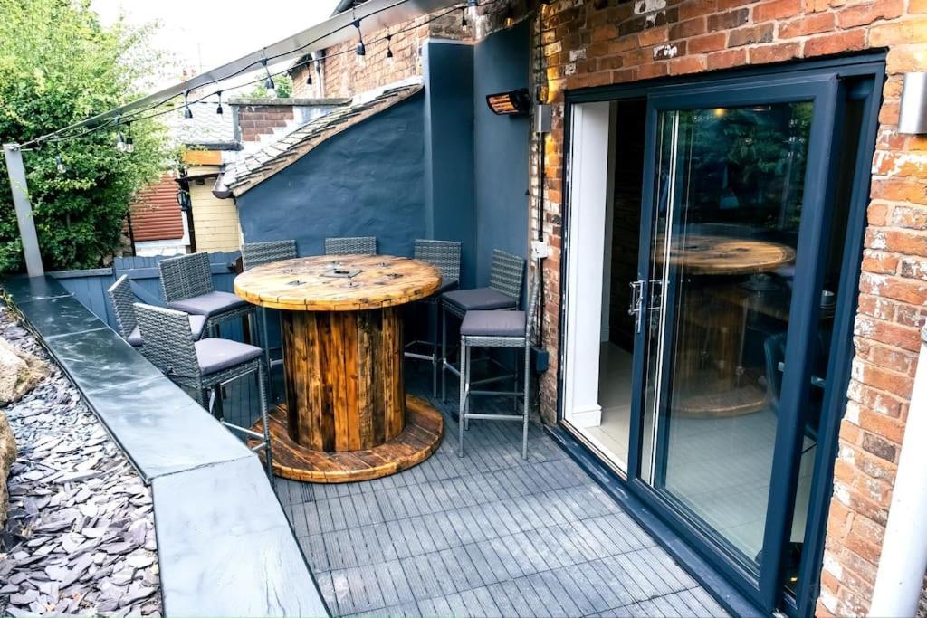 4 Bedroom - Sleep 9 Home In Cheadle Staffordshire - Alton Towers Polar Express Dimmingsdale Peak District Trentham Gardens Water World מראה חיצוני תמונה