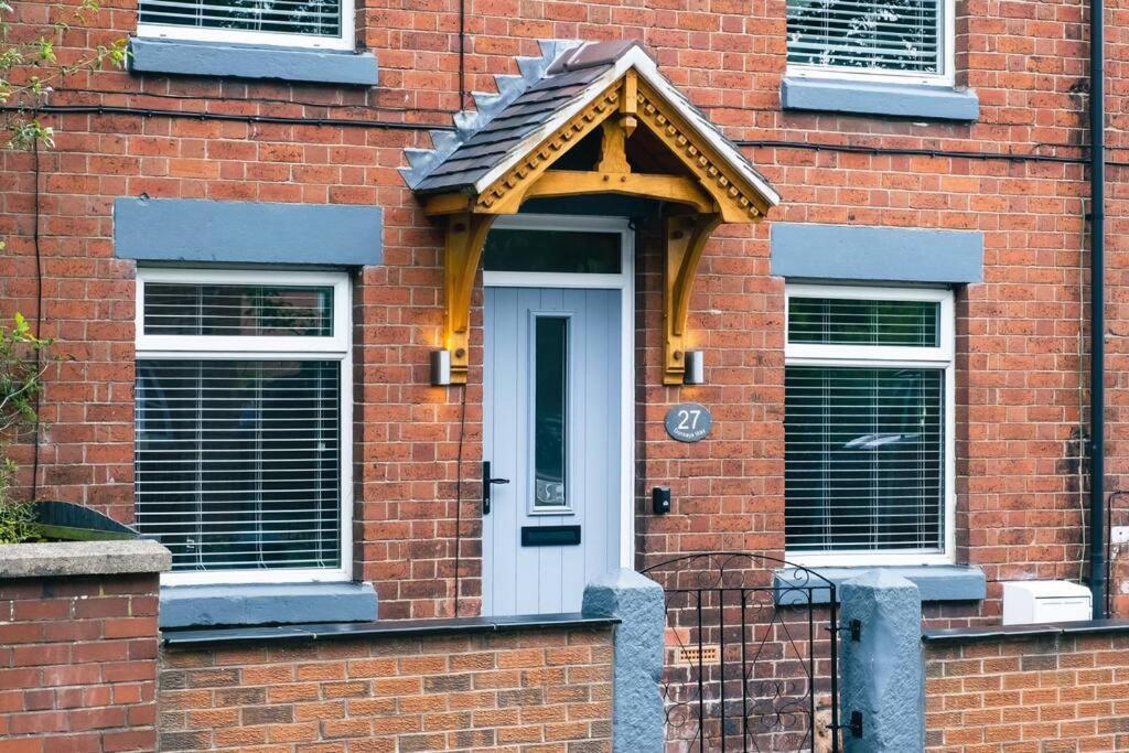 4 Bedroom - Sleep 9 Home In Cheadle Staffordshire - Alton Towers Polar Express Dimmingsdale Peak District Trentham Gardens Water World מראה חיצוני תמונה